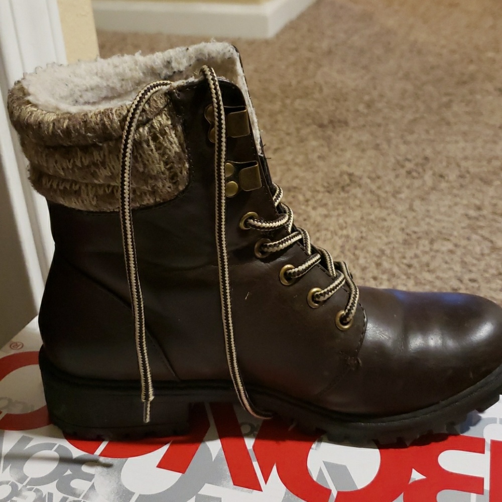Combat boots